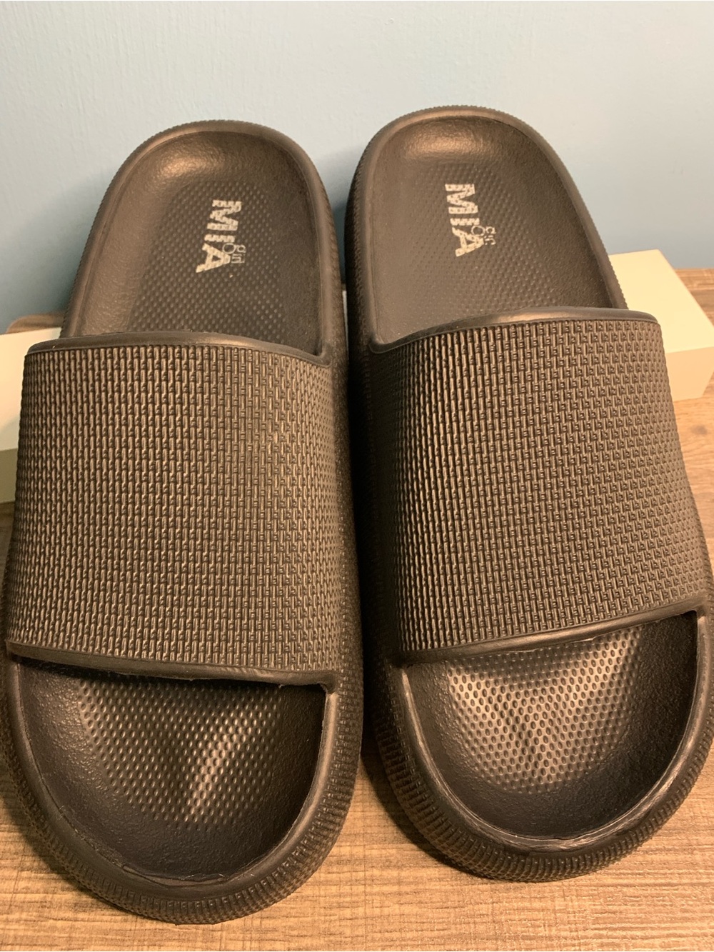 MIA girl Black Textured Slide Mules